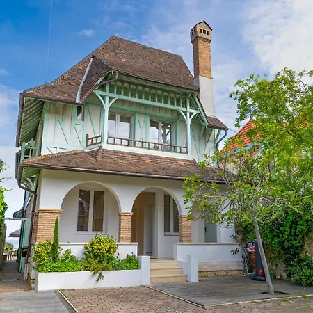 Somptueuse Demeure Arcachonnaise De Caractère Avec Accès Direct à La Villa